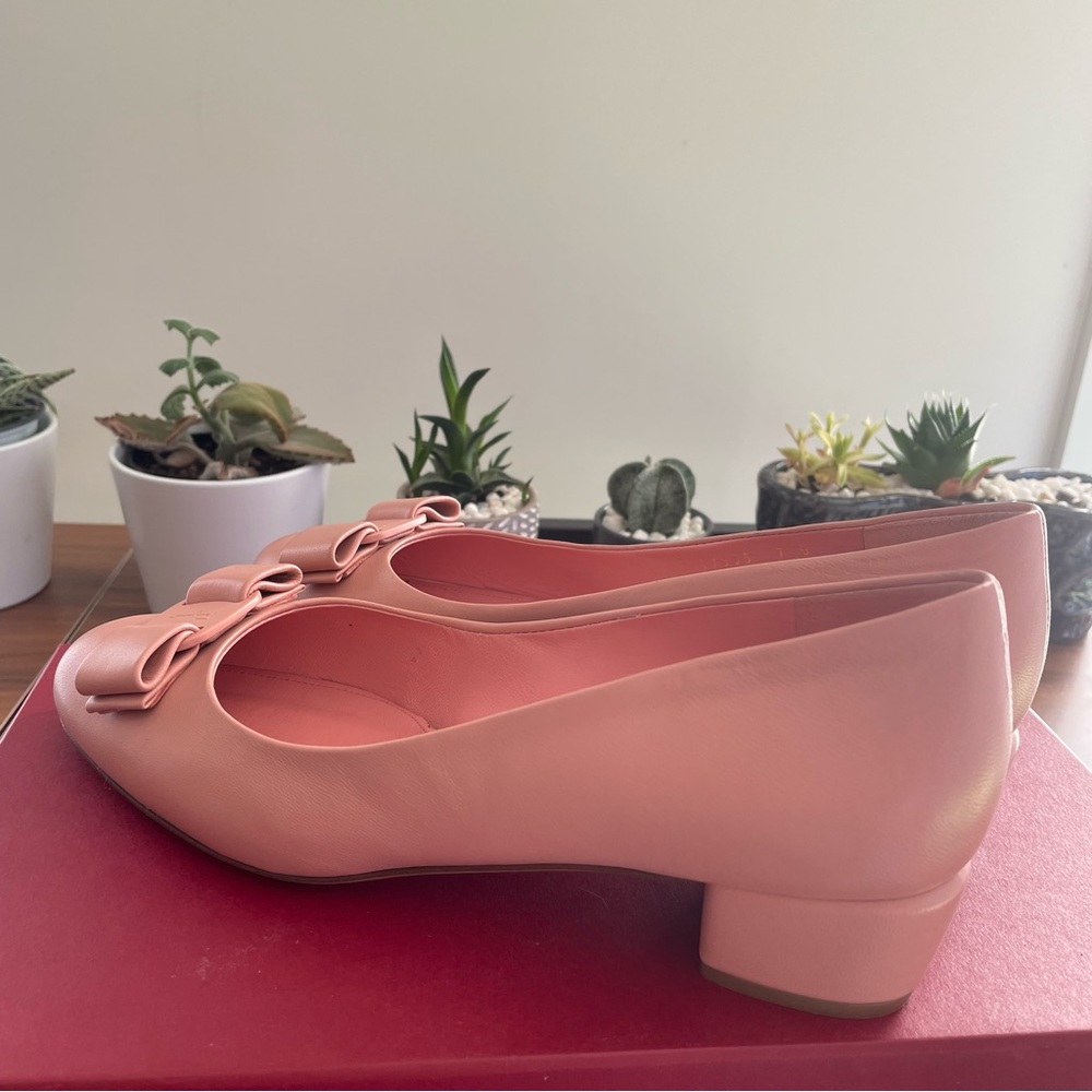 Authentic Ferragamo Bow Pump Shoe 💖 - Picture 3 of 7